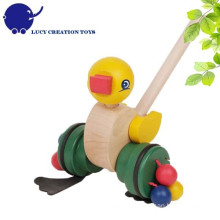 Brinquedos de bebê feliz da criança Meu brinquedo de madeira ao longo do brinquedo do pato